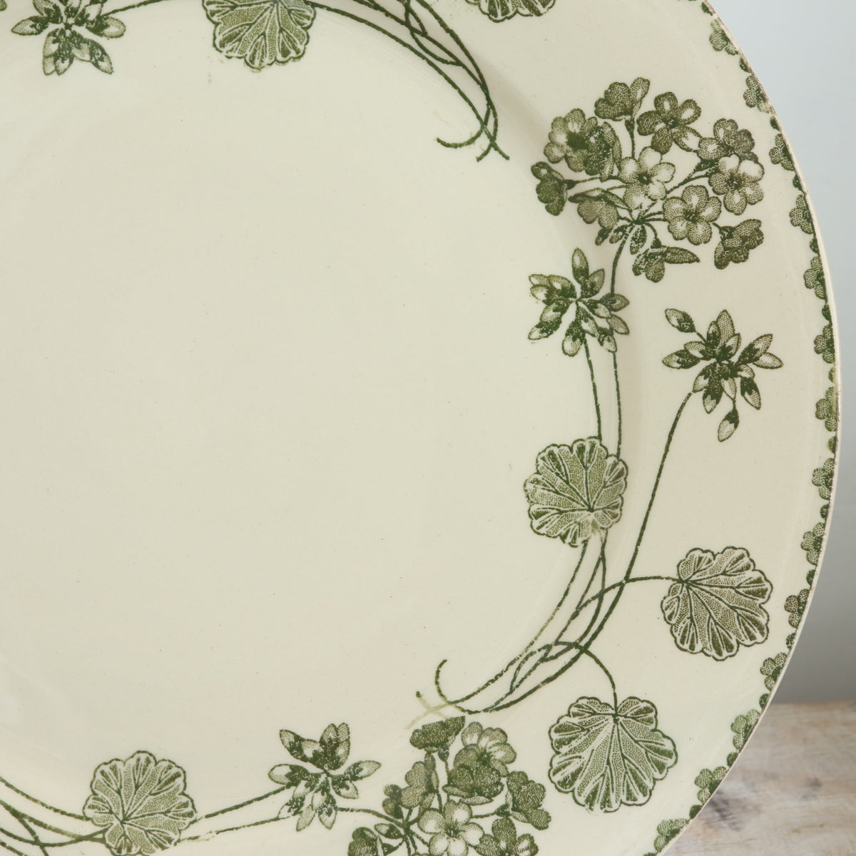 アンティークプレート ゼラニウム 皿 GERANIUM フランス サルグミンヌ製 U&C SARREGUEMINES