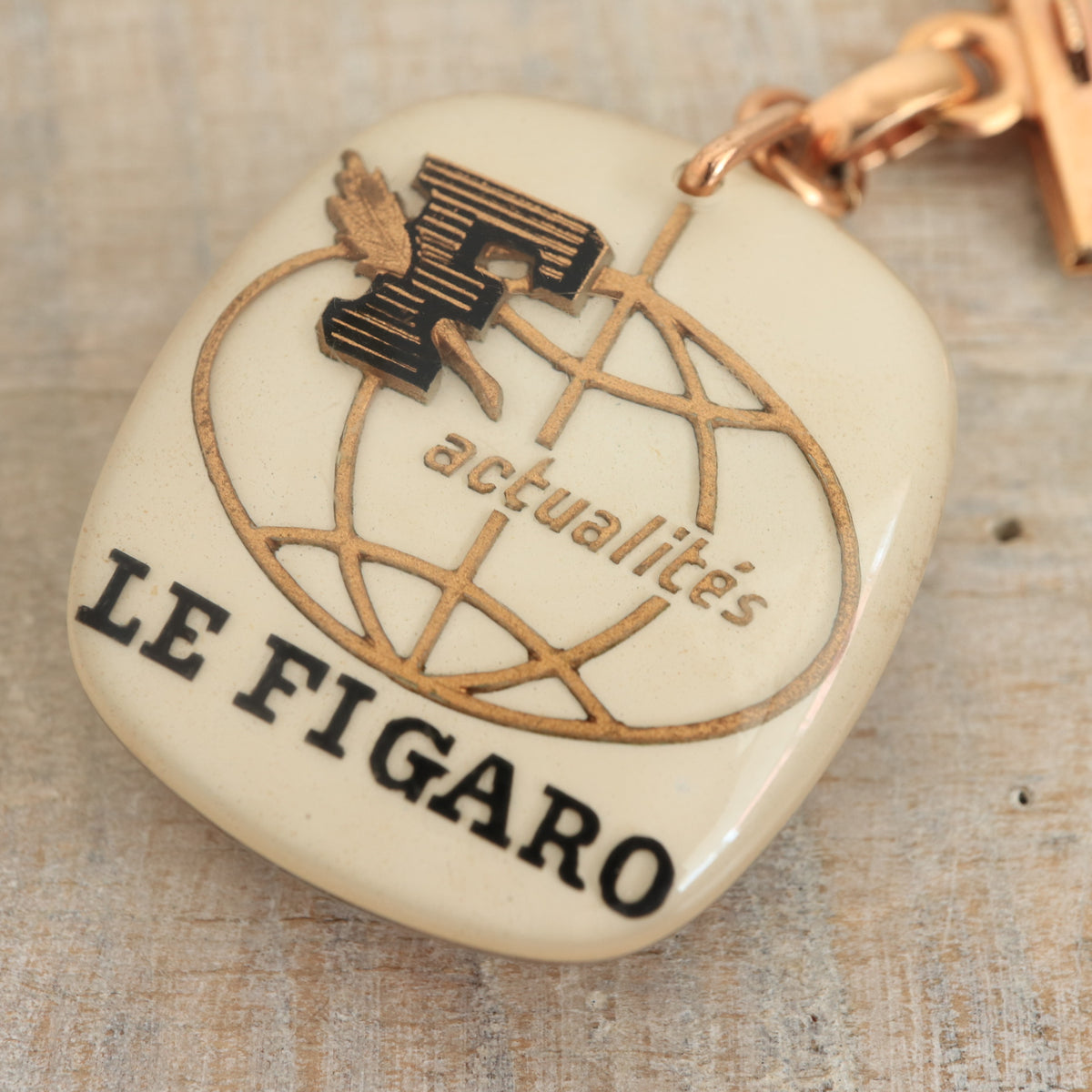 ブルボンキーホルダー フィガロ LE FIGARO 1866-1966