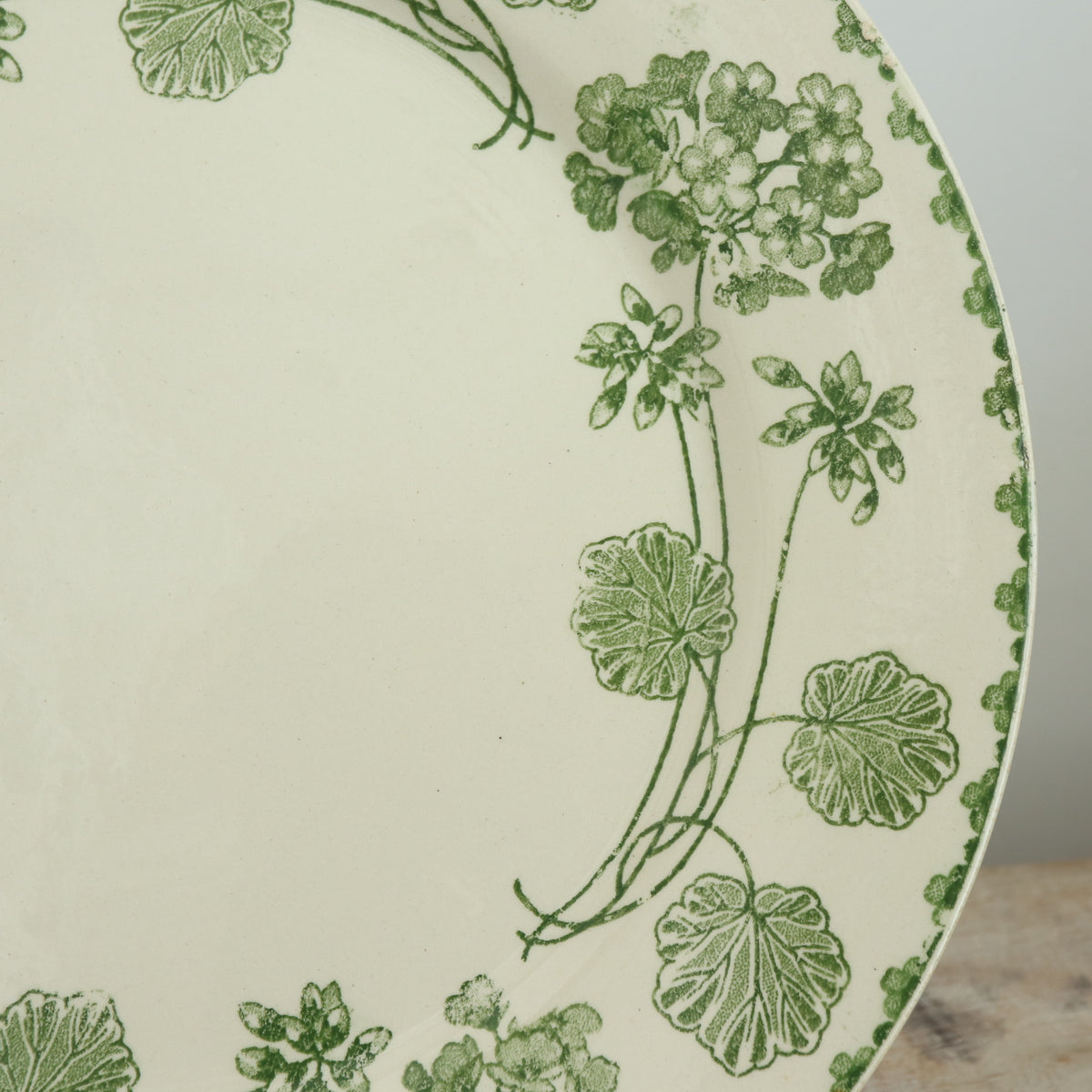 アンティークプレート ゼラニウム デザート皿 GERANIUM フランス サルグミンヌ製 U&C SARREGUEMINES